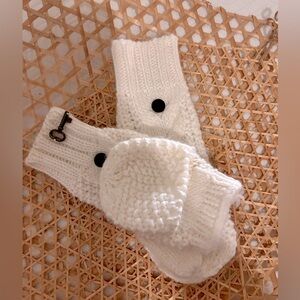 Fossil Cozy White Knit Mittens
